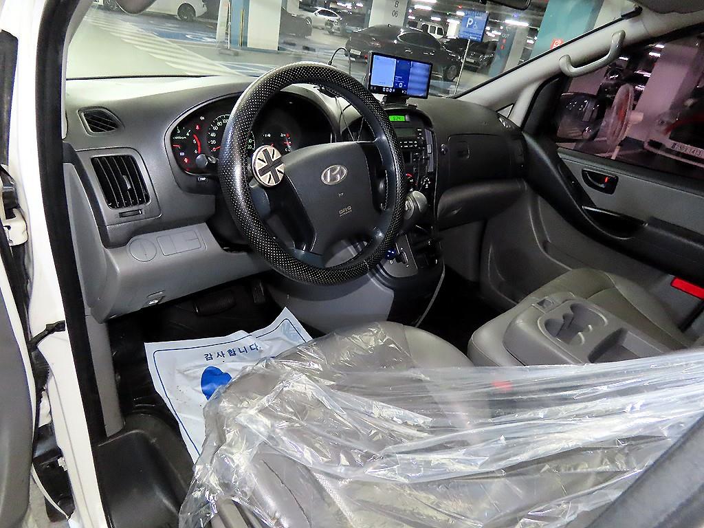 HYUNDAI Starex - Vista 10