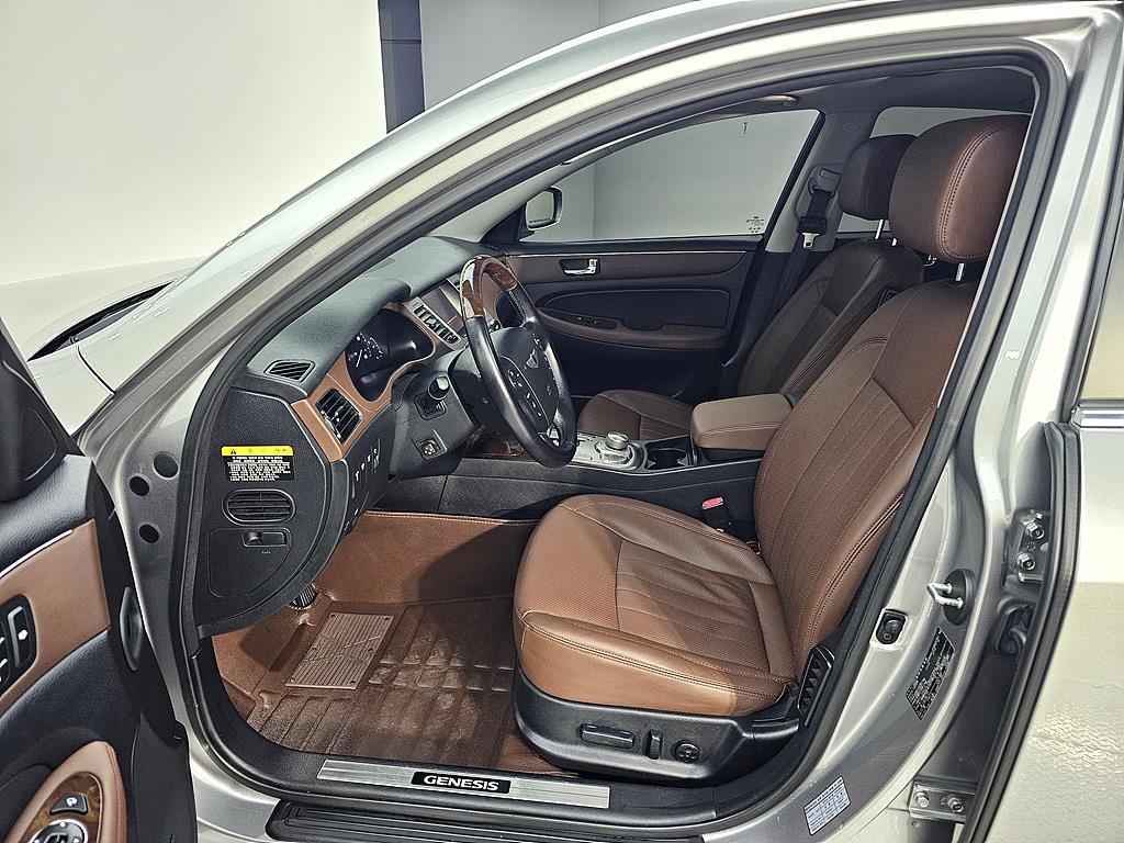 HYUNDAI Genesis - Vista 8