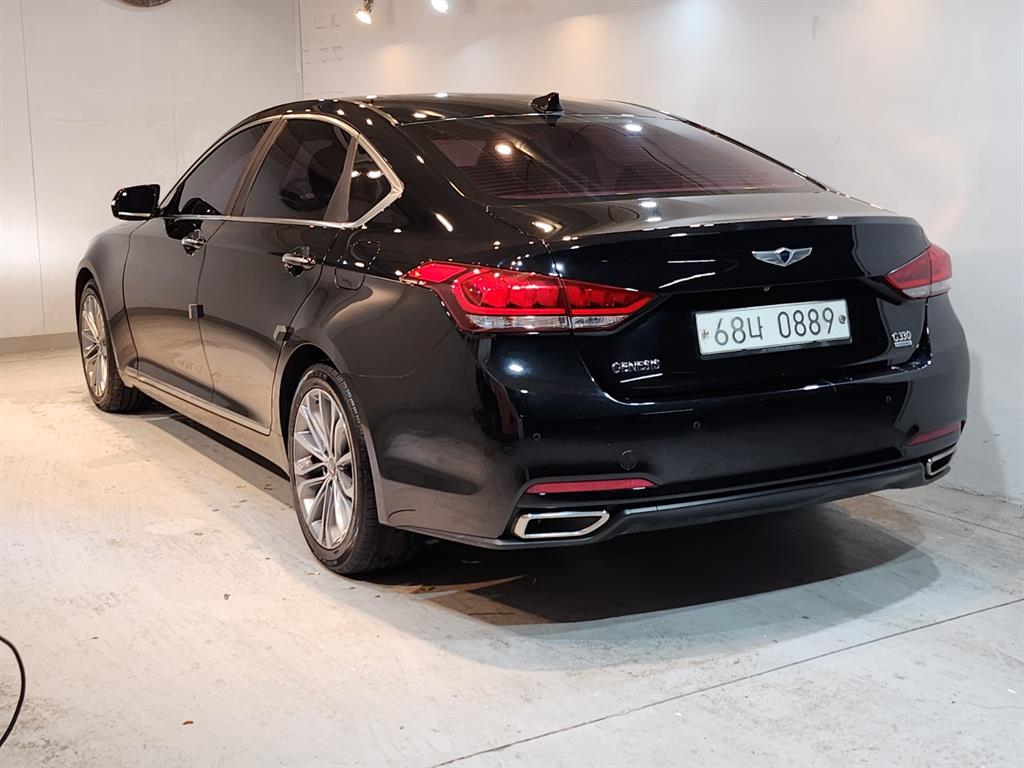 HYUNDAI Genesis - Vista 4