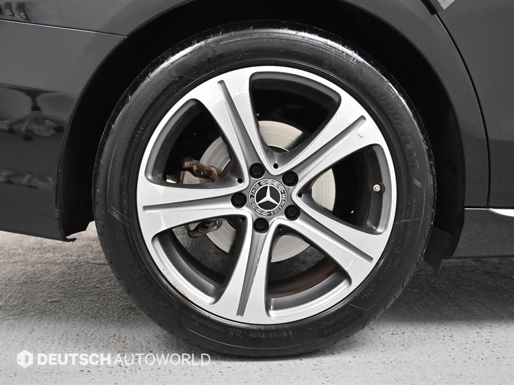 Mercedes Benz E class - Vista 5