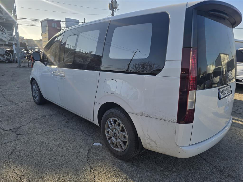 HYUNDAI Staria - Vista 3