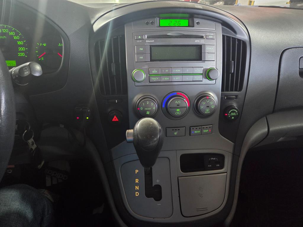 HYUNDAI Starex - Vista 12