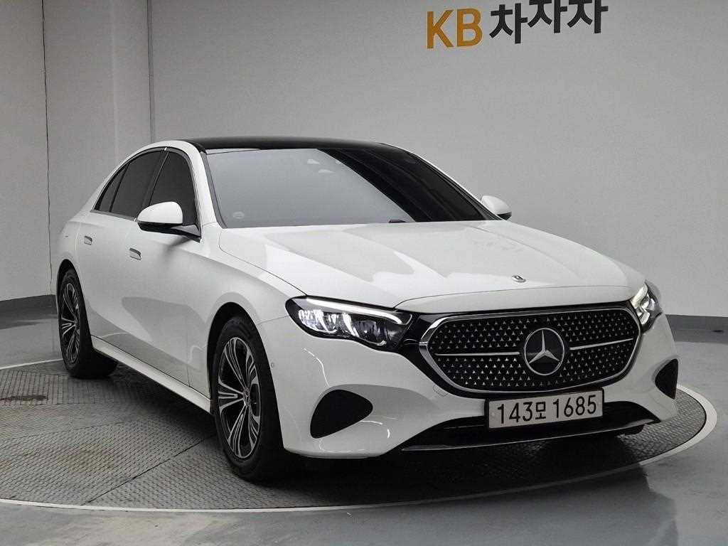 Mercedes Benz E class - Vista 4