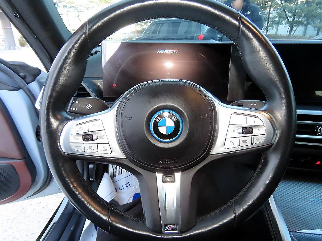 BMW i4 - Vista 8