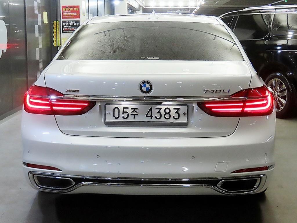 BMW 7 Series - Vista 5