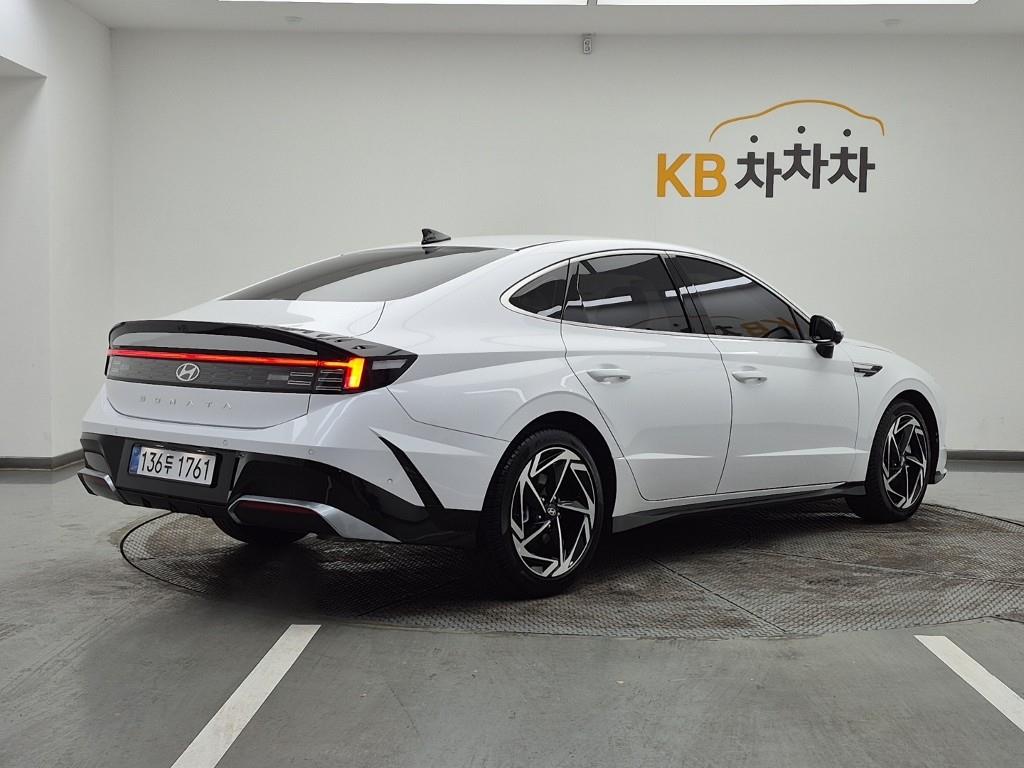 HYUNDAI Sonata - Vista 4