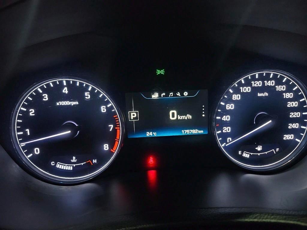 HYUNDAI Genesis - Vista 7