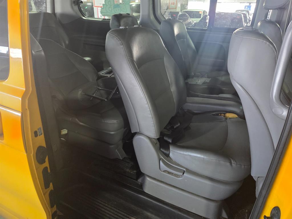 HYUNDAI Starex - Vista 7