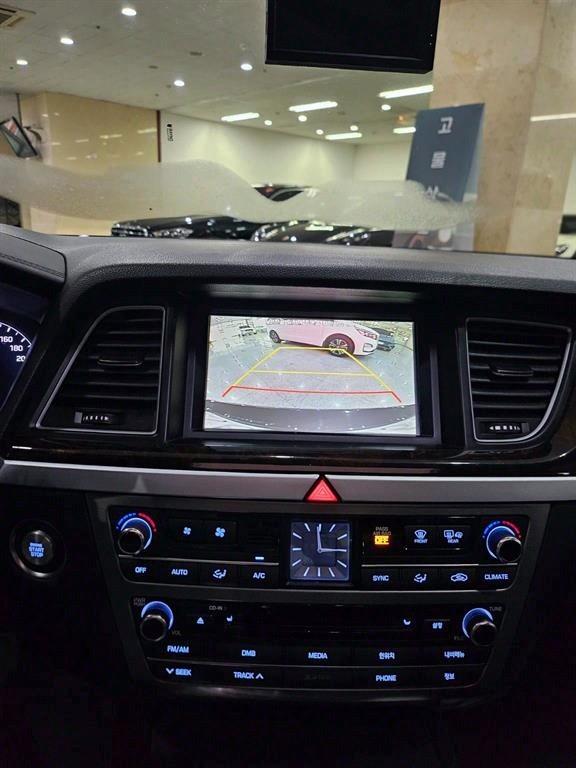 HYUNDAI Genesis - Vista 11