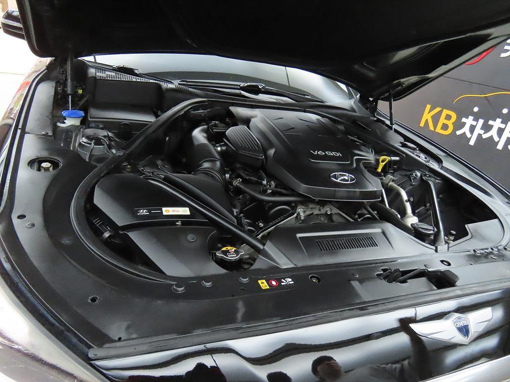 HYUNDAI Genesis - Vista 6