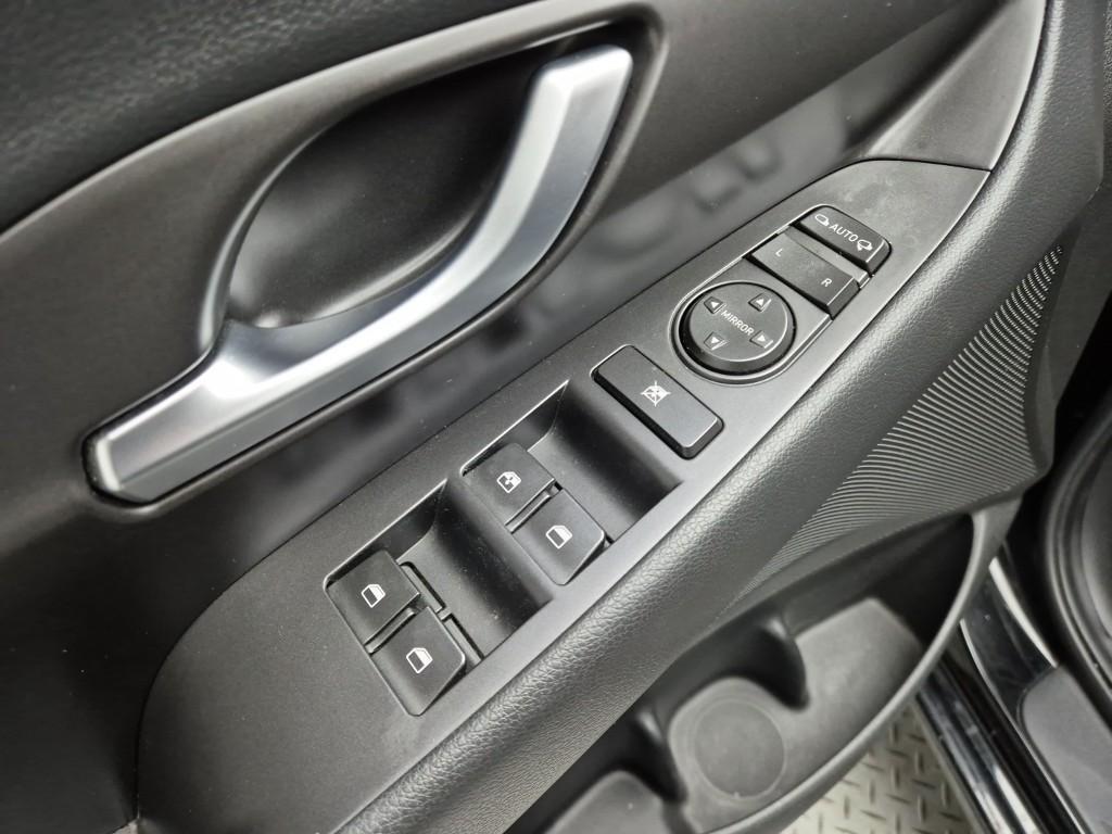 HYUNDAI i30 2017 Negro - Importación desde Corea - HF Imports Iquique - Foto 17