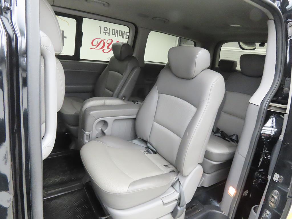 HYUNDAI Starex - Vista 7