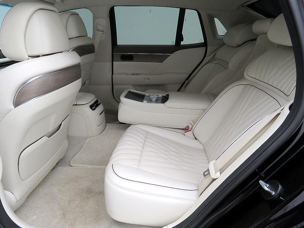 Genesis G90 - Vista 7