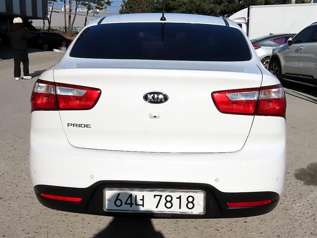 KIA Pride - Vista 4