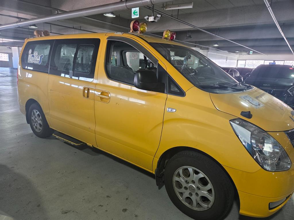 HYUNDAI Starex - Vista 6