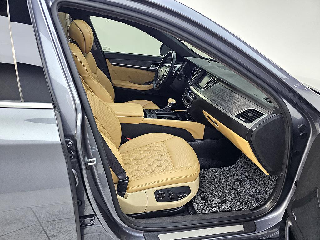 HYUNDAI Genesis - Vista 11