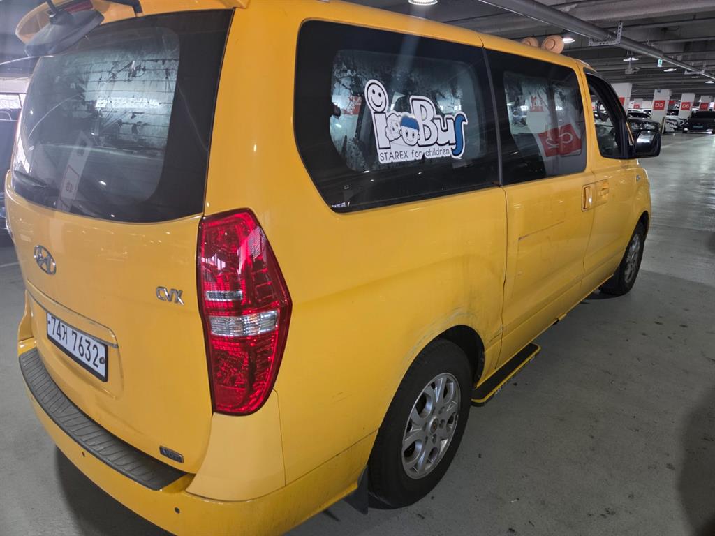 HYUNDAI Starex - Vista 5