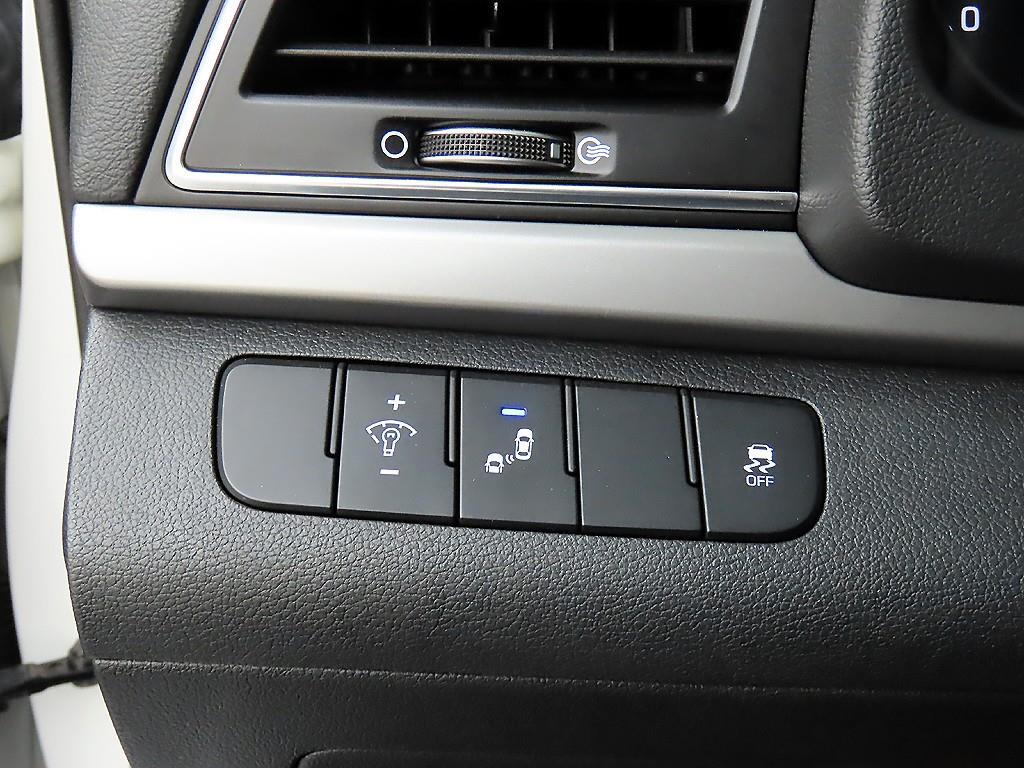 HYUNDAI Avante - Vista 12