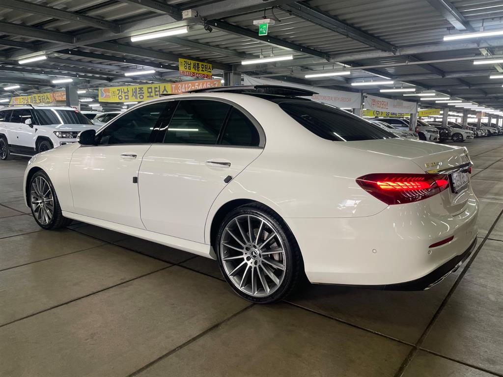 Mercedes Benz E class - Vista 4