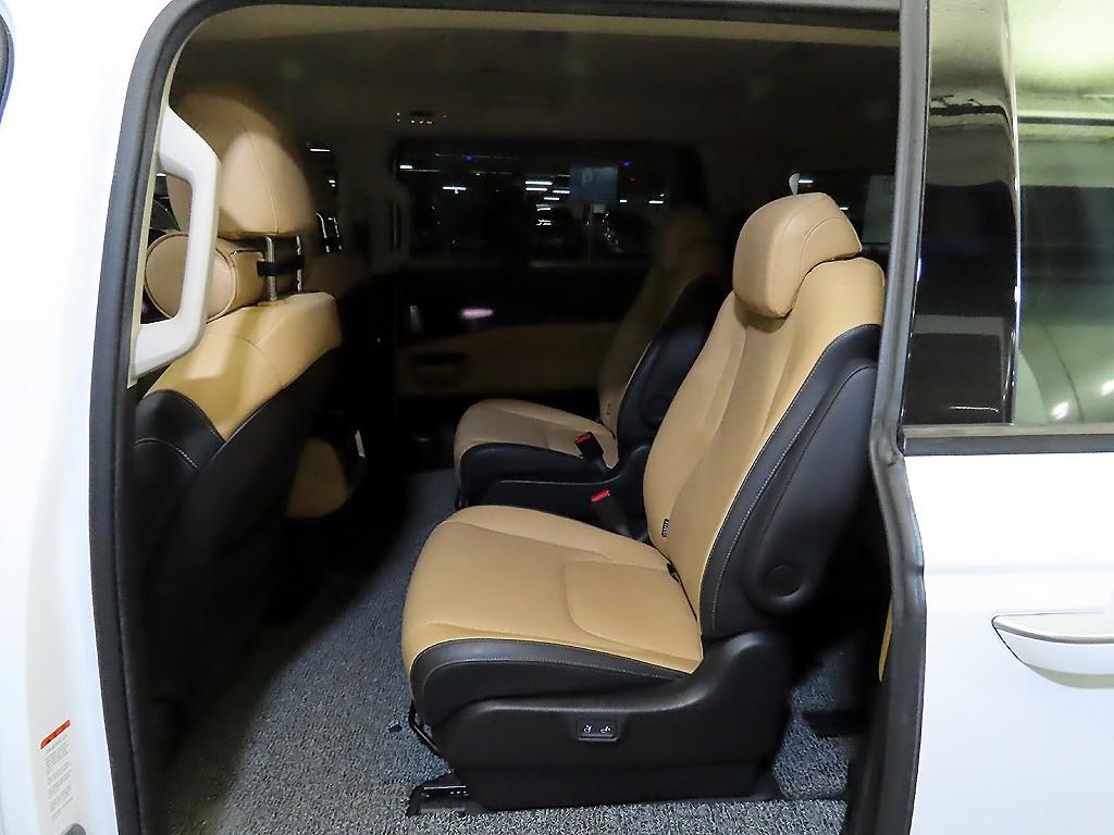 KIA Carnival - Vista 7