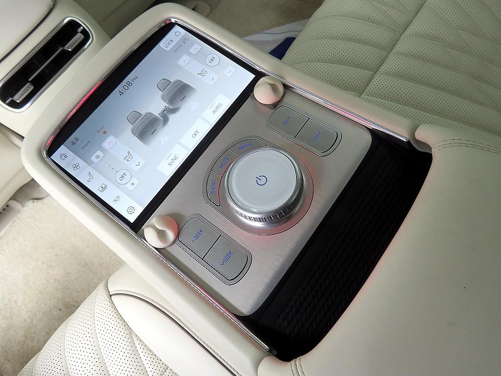 Genesis G90 - Vista 9