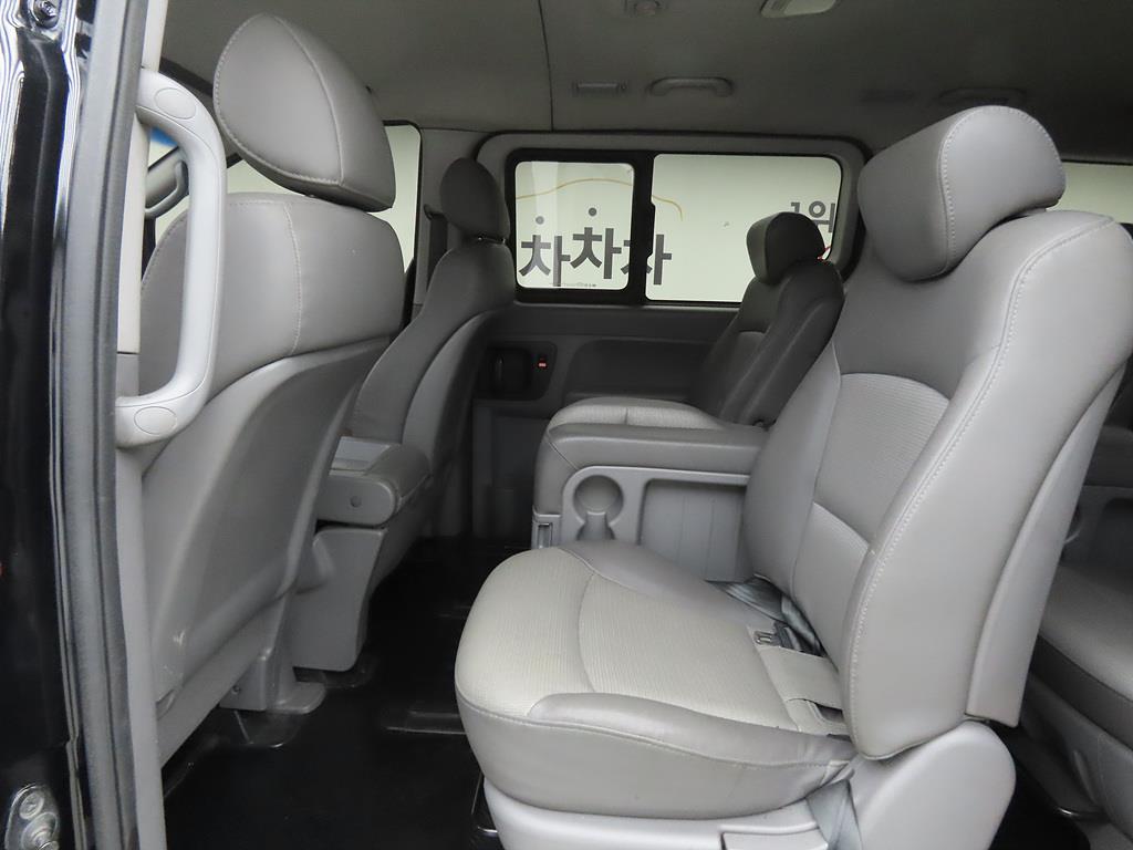 HYUNDAI Starex - Vista 6