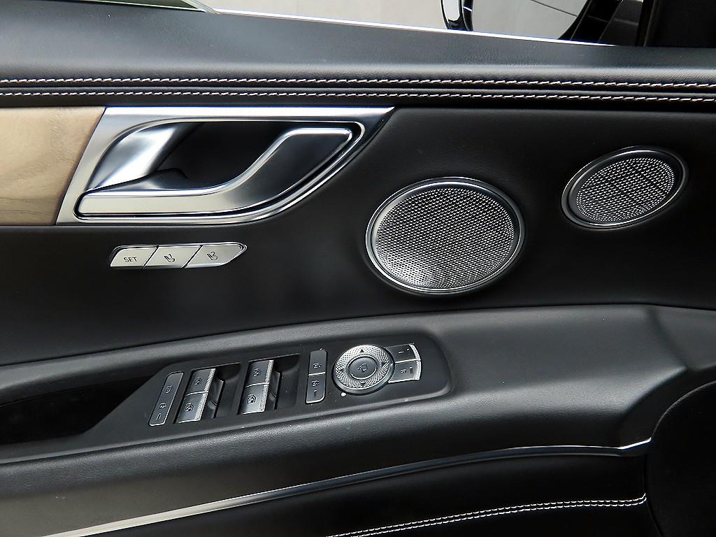 Genesis GV80 - Vista 11