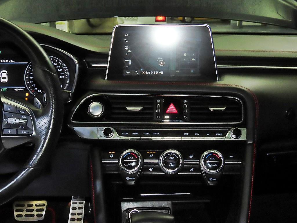 Genesis G70 - Vista 11