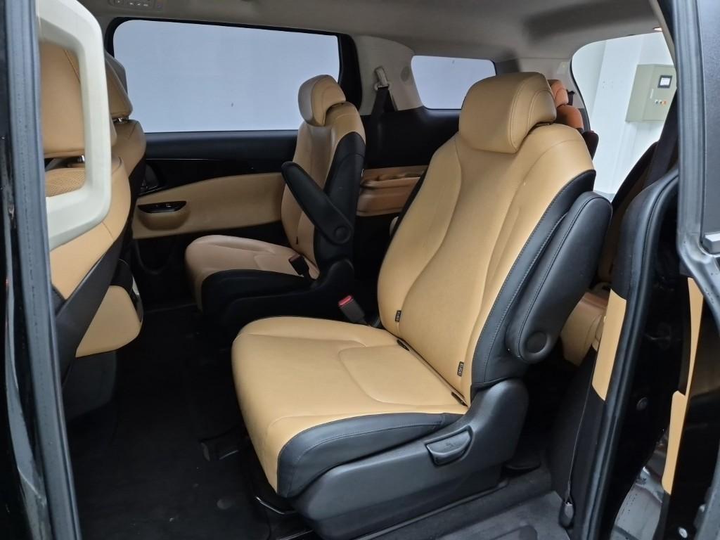 KIA Carnival - Vista 12