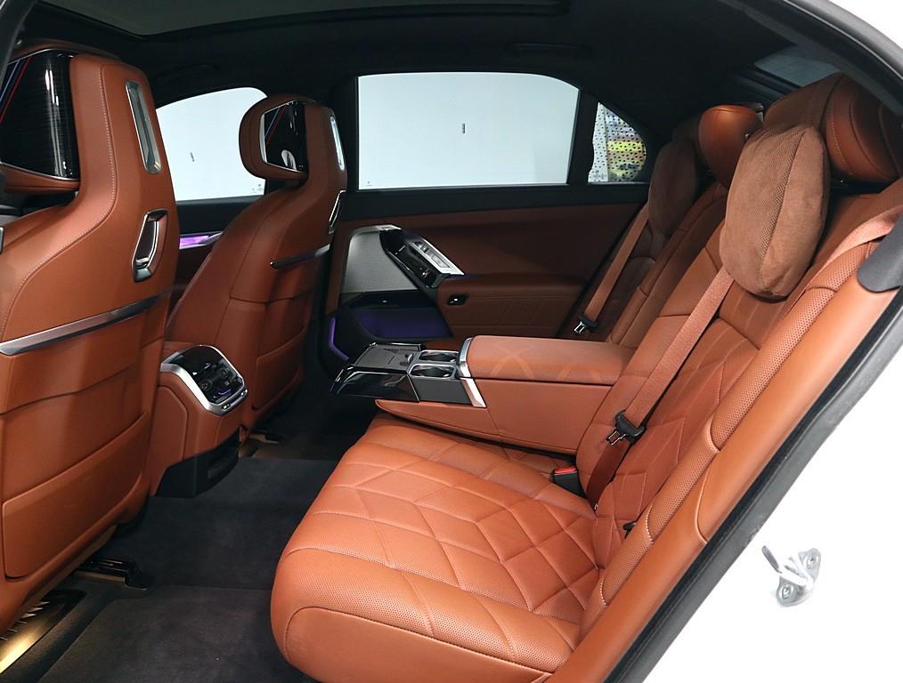 BMW 7 Series - Vista 10