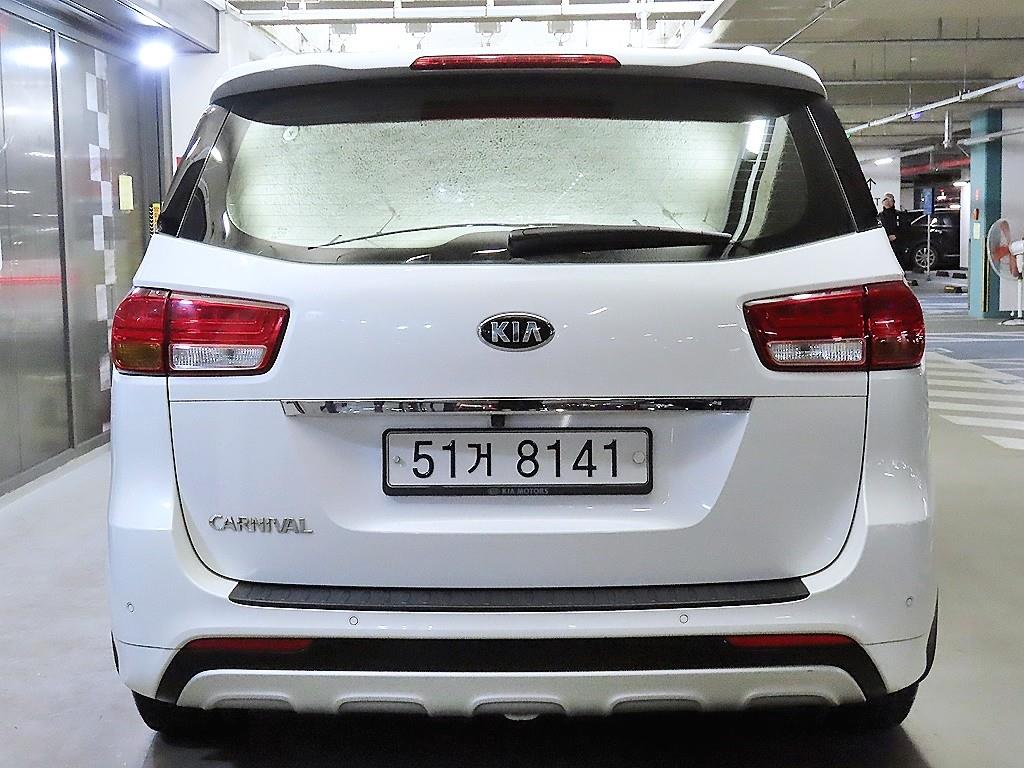 KIA Carnival - Vista 5