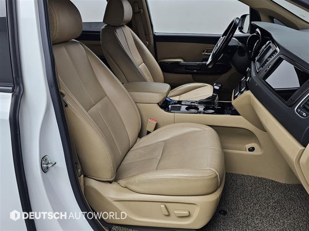 KIA Carnival - Vista 10