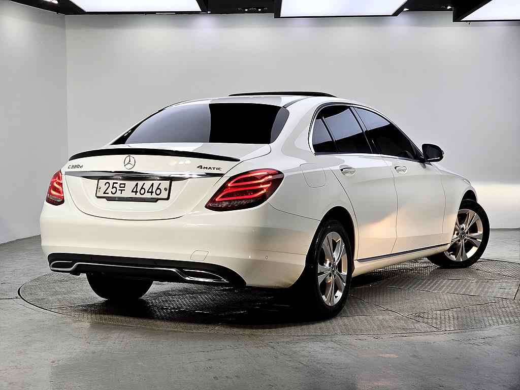 Mercedes Benz C Class - Vista 4