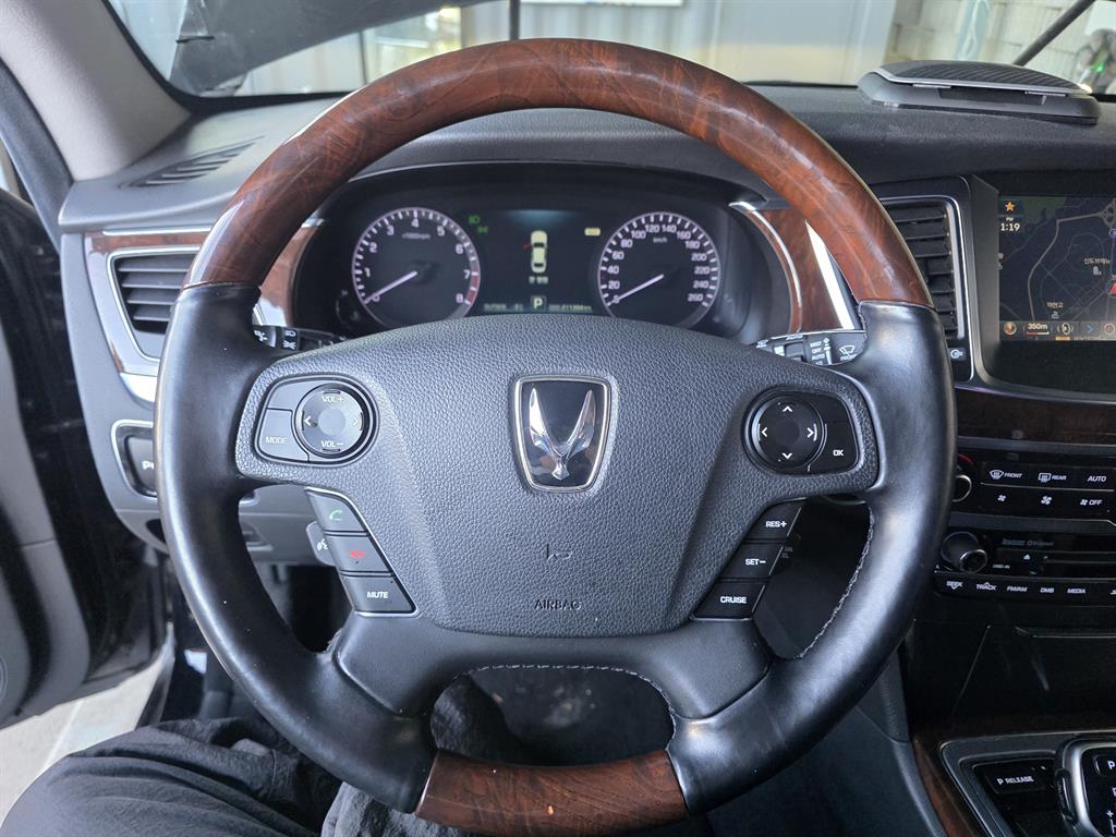 HYUNDAI Equus - Vista 7