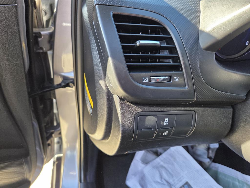 HYUNDAI Accent - Vista 9