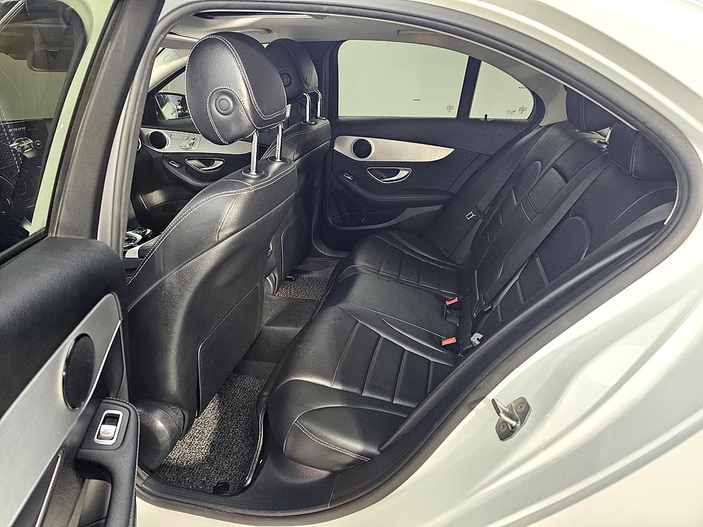 Mercedes Benz C Class - Vista 9