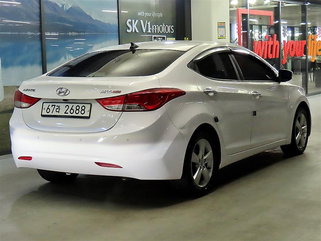 HYUNDAI Avante - Vista 4