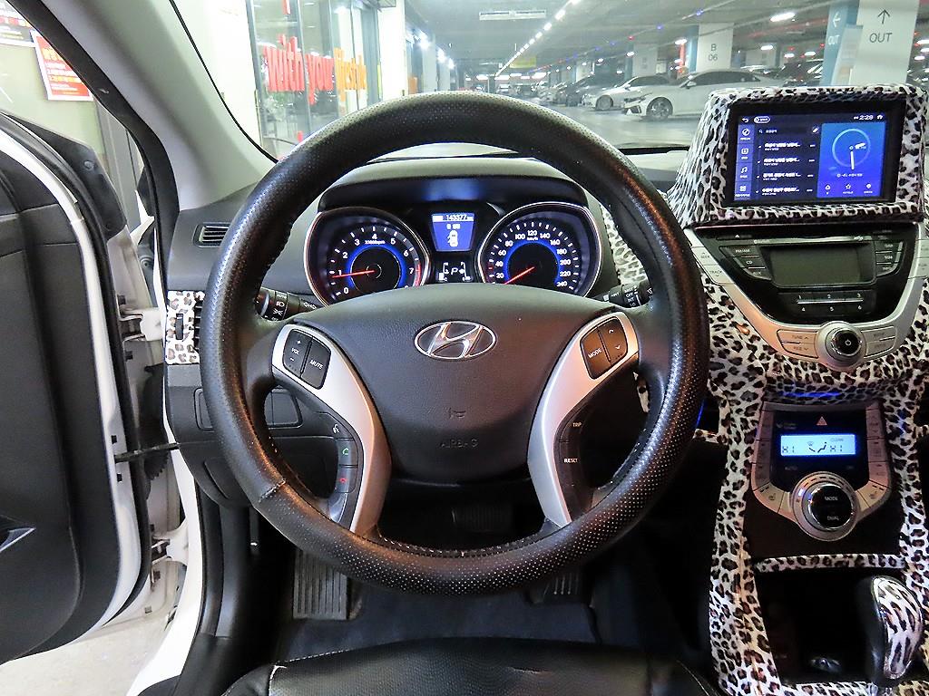 HYUNDAI Avante - Vista 8