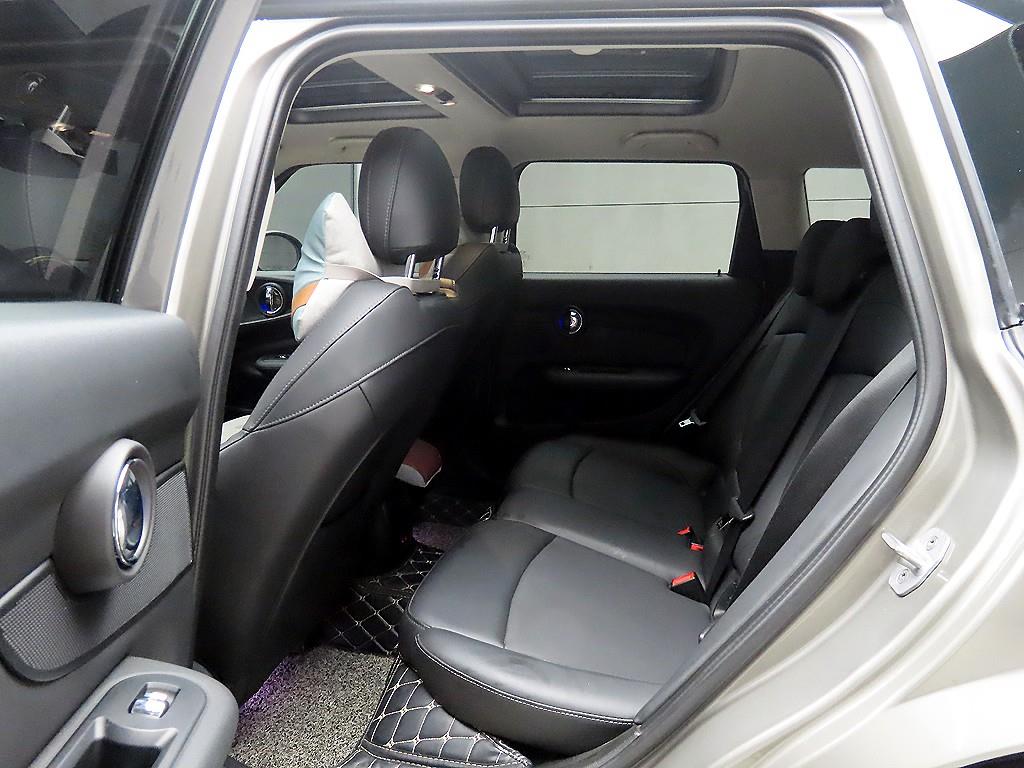 Mini Clubman - Vista 6