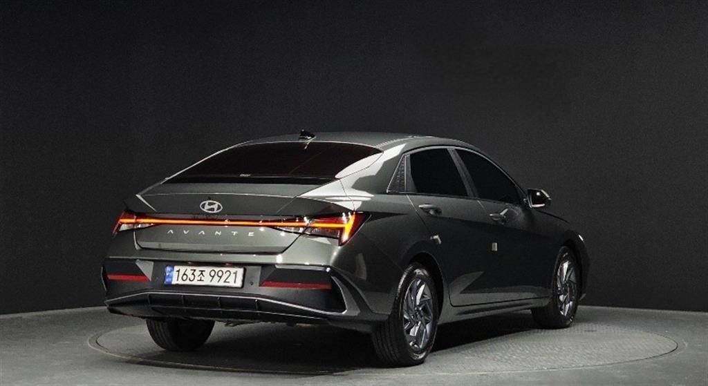 HYUNDAI Avante - Vista 3