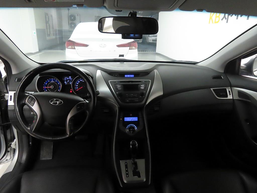 HYUNDAI Avante - Vista 6