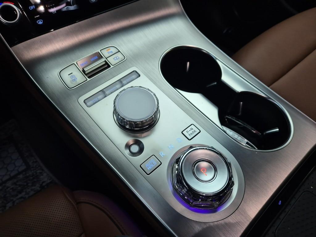 Genesis GV70 - Vista 8