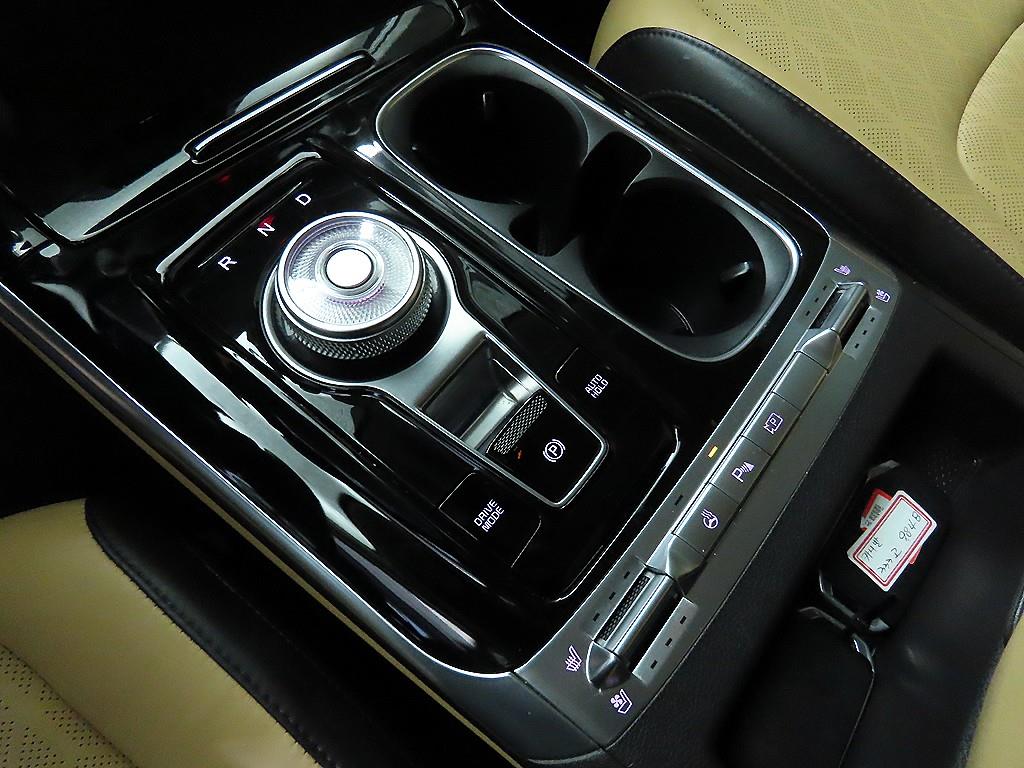 KIA Carnival - Vista 12