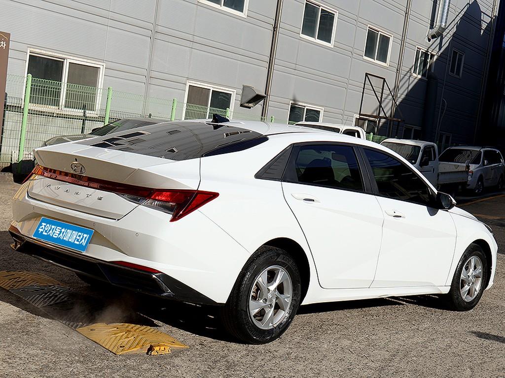 HYUNDAI Avante - Vista 7