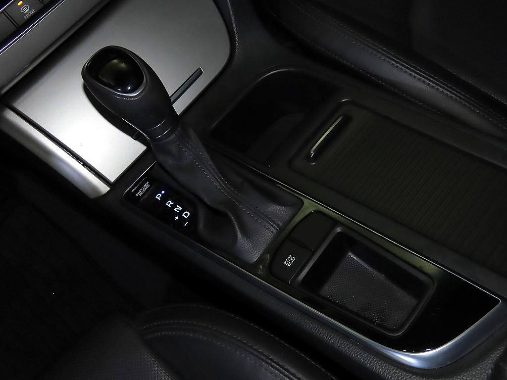 HYUNDAI Sonata - Vista 12