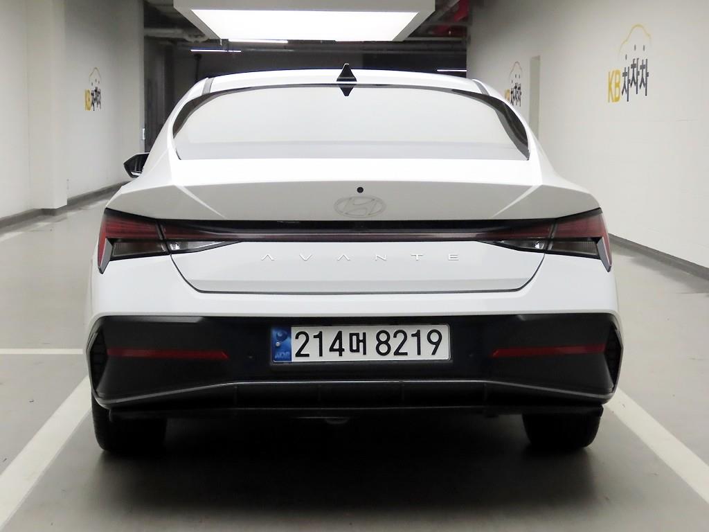 HYUNDAI Avante - Vista 3