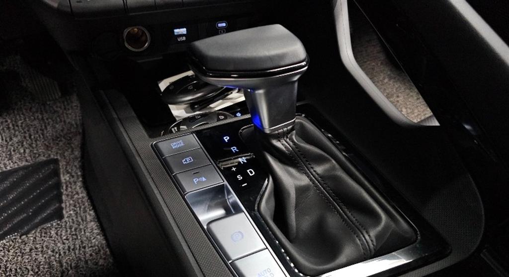 HYUNDAI Avante - Vista 9