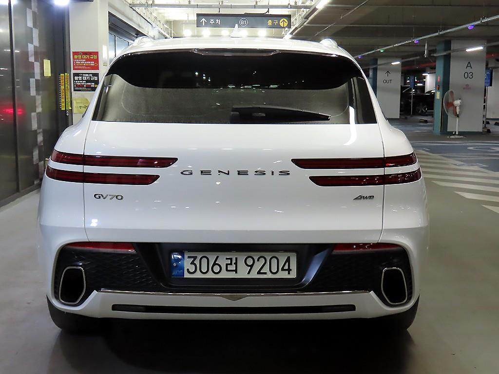 Genesis GV70 - Vista 5