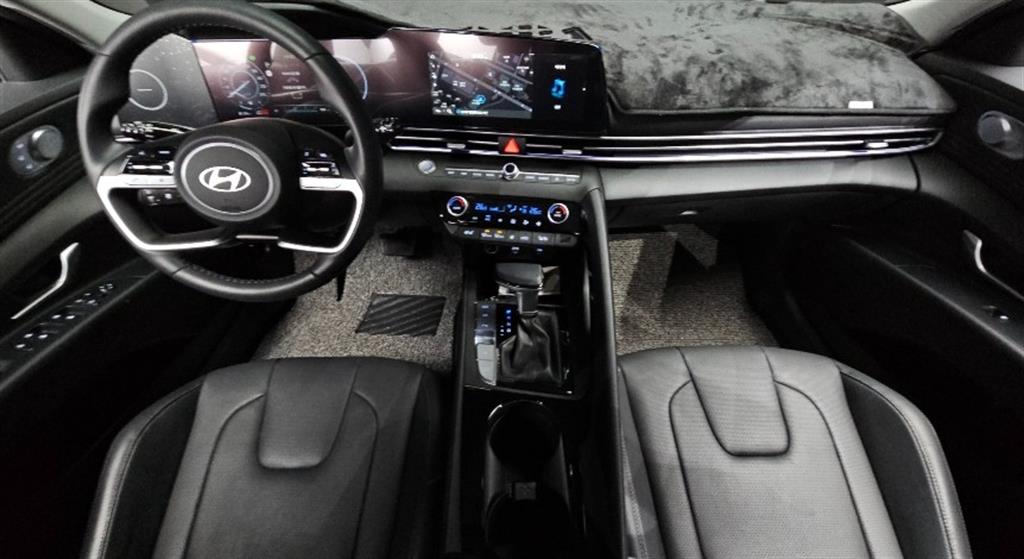 HYUNDAI Avante - Vista 7