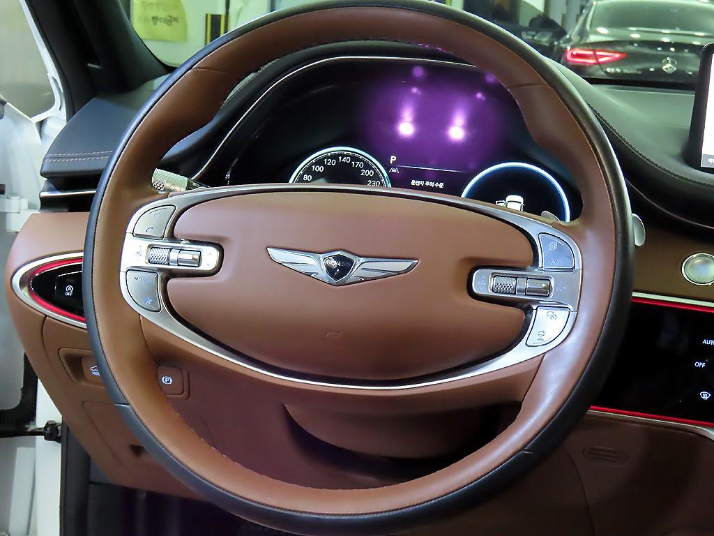 Genesis GV70 - Vista 8